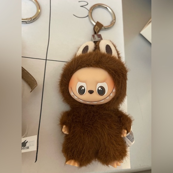 Pop Mart Pin for Love letter L brown Labubu - Picture 12 of 16